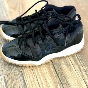 Jordan 11 retro low top sneakers